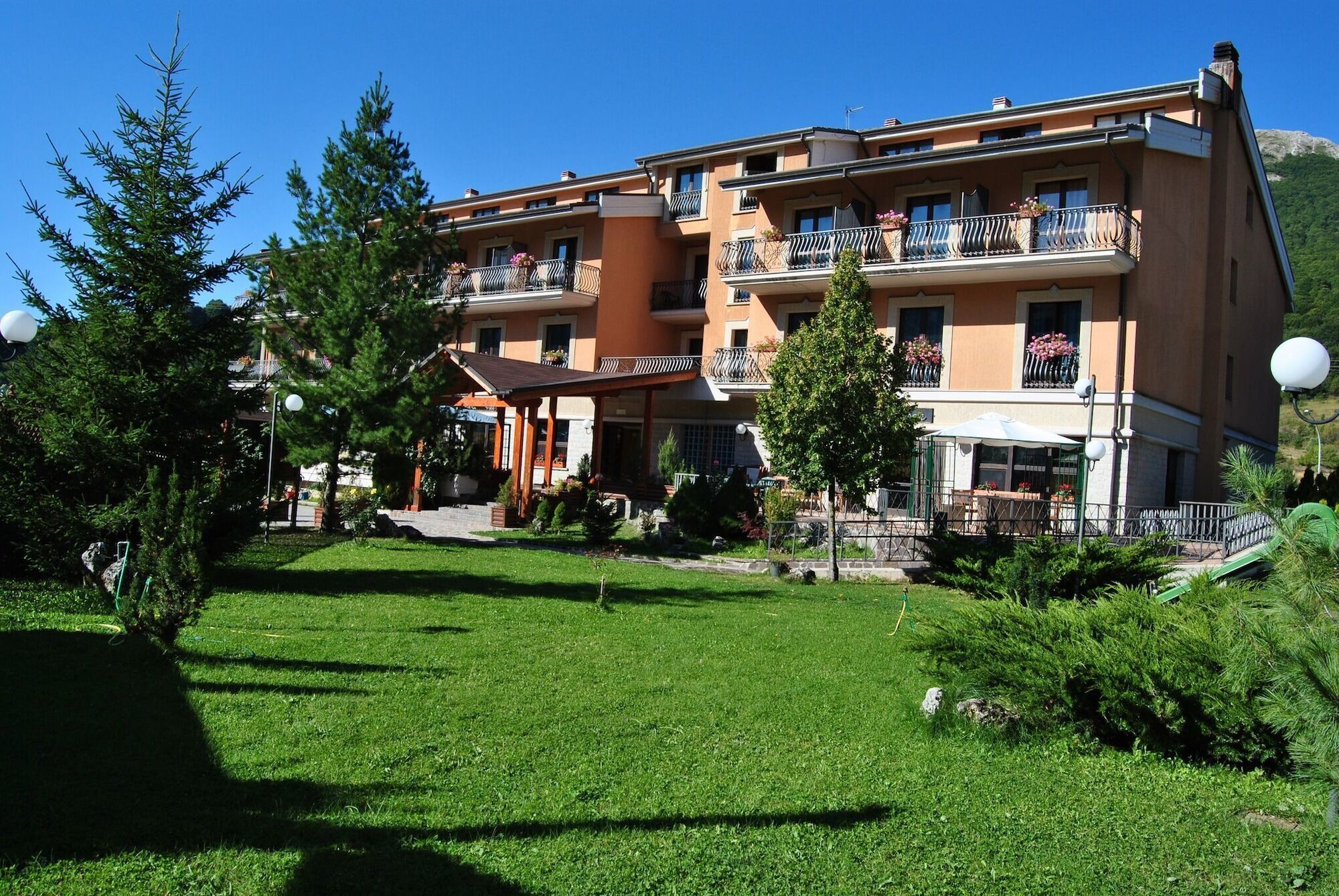 Alba Sporting Hotel Rocca di Mezzo Exteriér fotografie